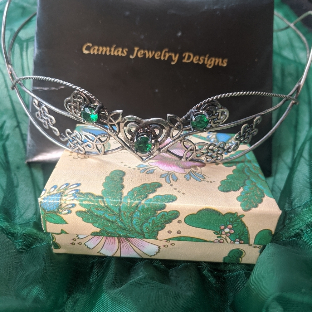 Camias Celtic Emerald Circlet in Sterling Silver